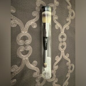 IT Cosmetics No. 7 All-over Heavenly Luxe Complexion Perfection brush